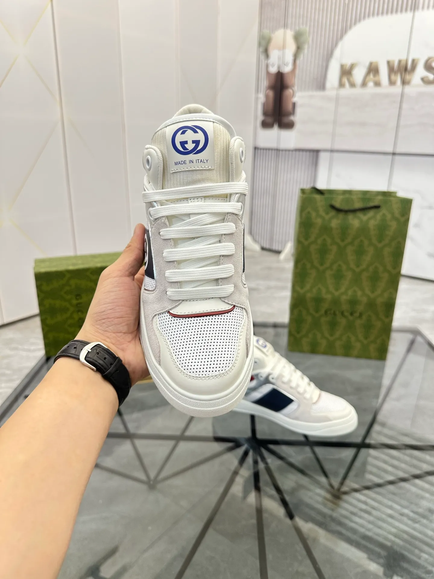 Selling men's shoes 💰: 💰P560¥ Top quality Product trademark: Gucci* "Gucci*" low-top casual shoes Regular size: 38-44 (can be customized to 45.46.) Product material: imported first-layer cowhide leather upper, breathable lining, original outsole. No.: 004